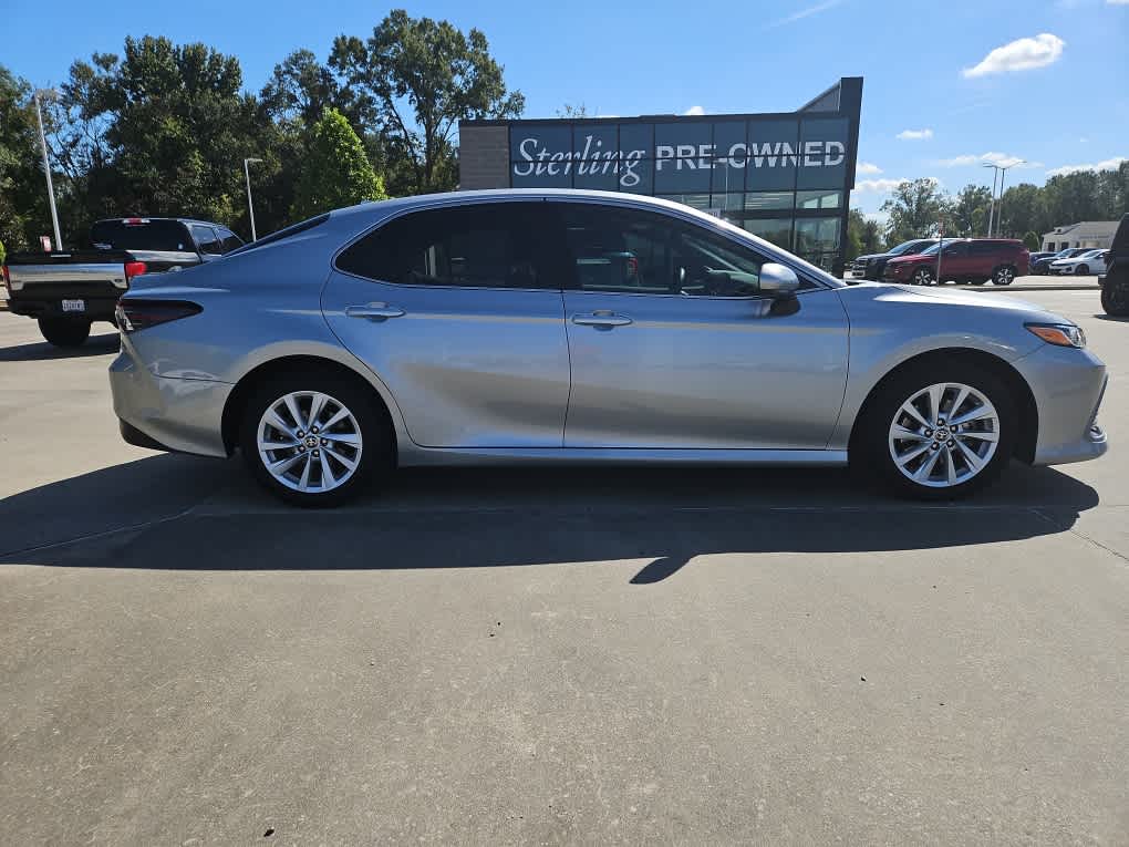 2023 Toyota Camry LE's photo