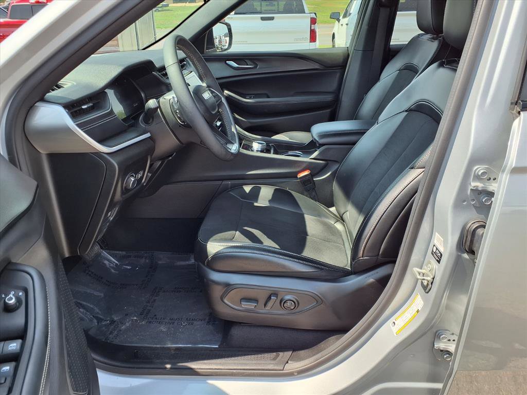 2024 Jeep Grand Cherokee Altitude photo 13