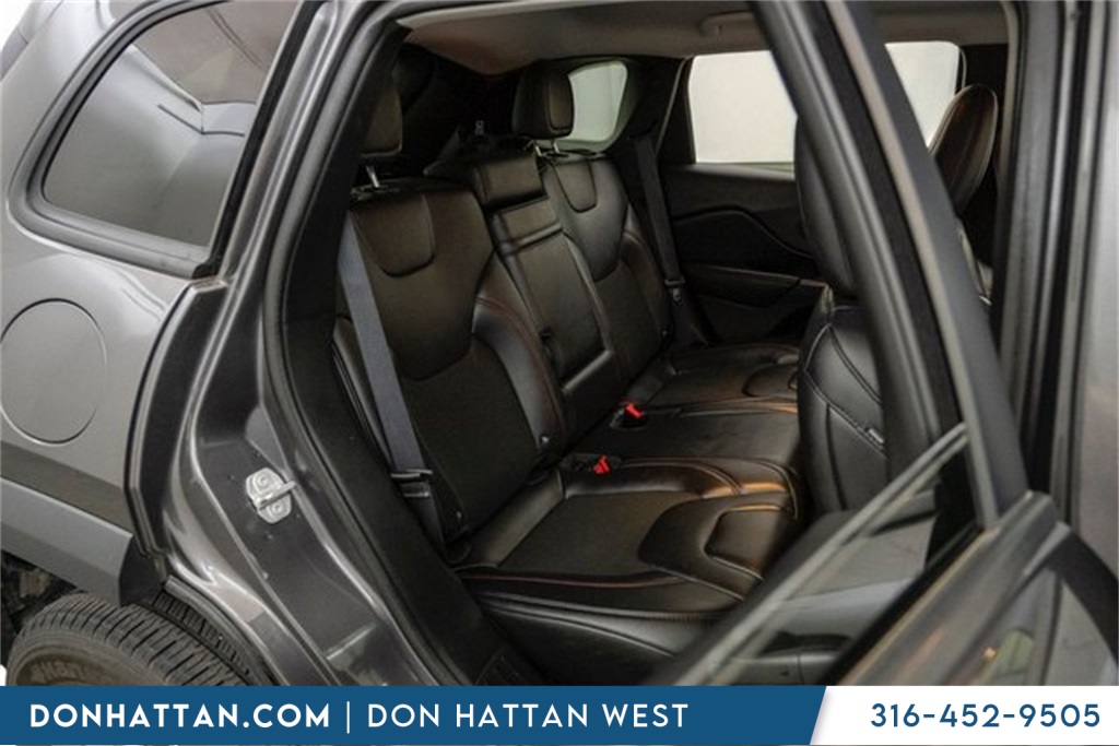 2019 Jeep Cherokee Trailhawk photo 25