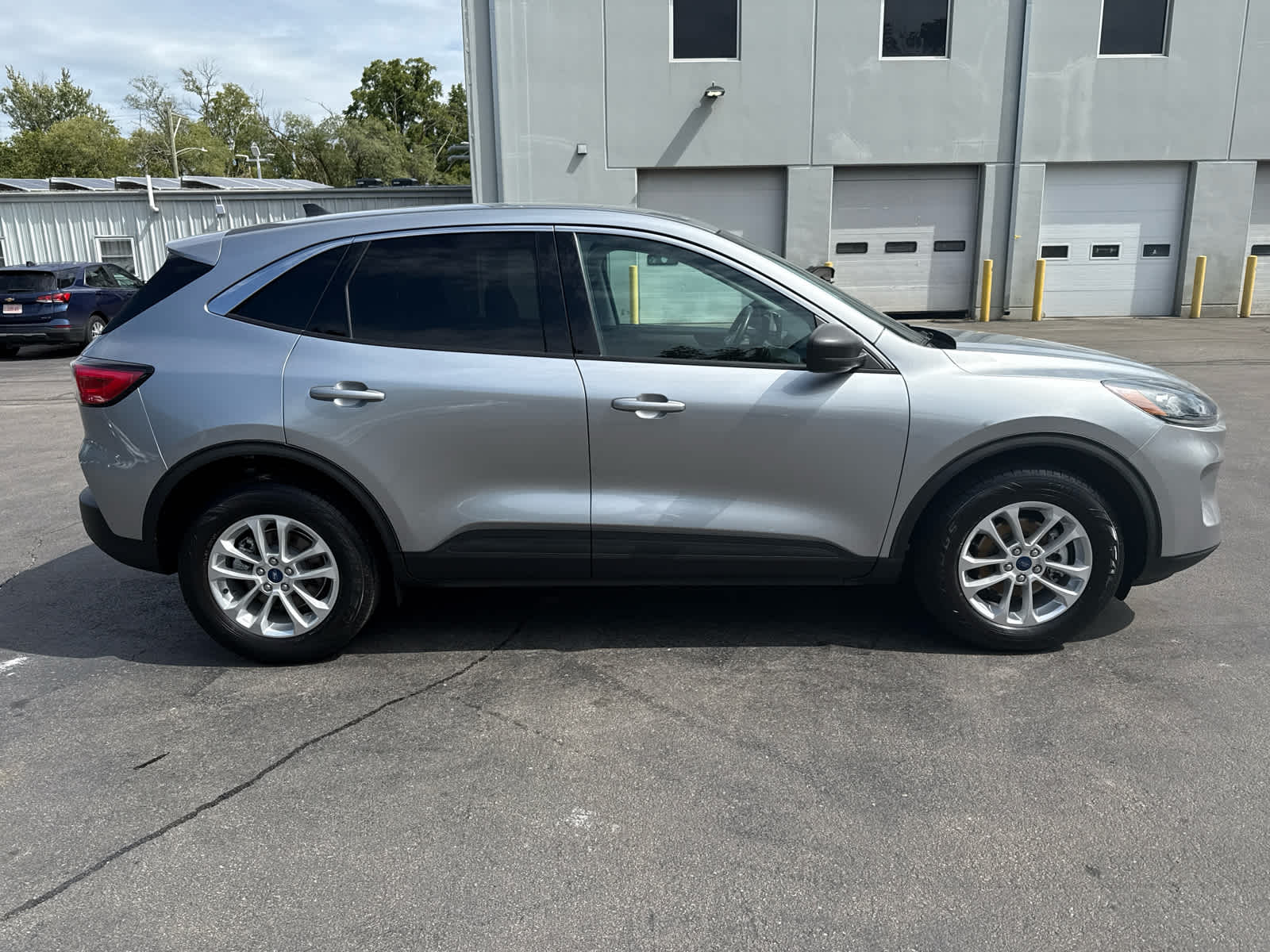 2022 Ford Escape SE photo 2