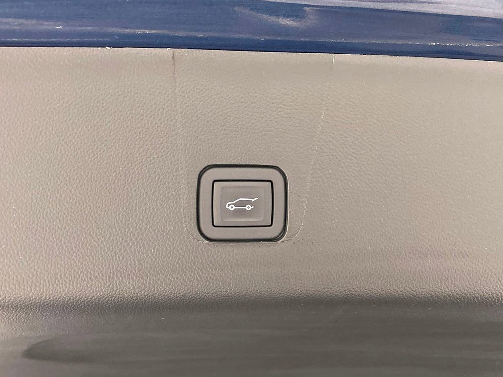 Certified PreOwned 2023 Chevrolet Traverse LT Cloth SUV in Fredonia 