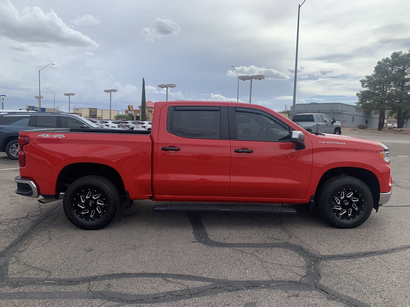2023 Chevrolet Silverado 1500 LT photo 5