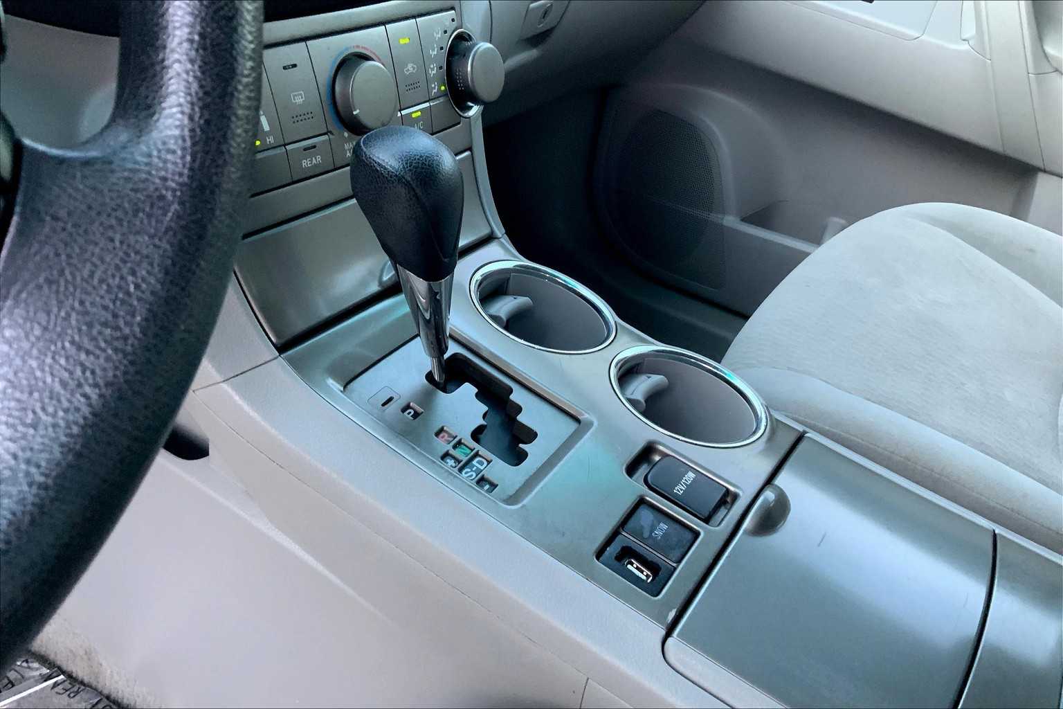 2010 Toyota Highlander Base photo 12