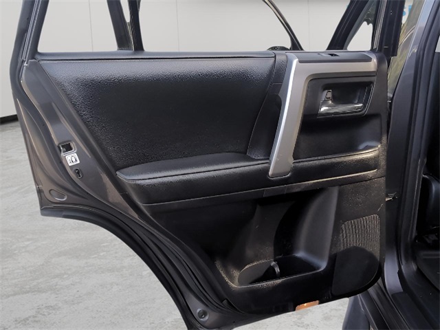 2014 Toyota 4Runner SR5 photo 31