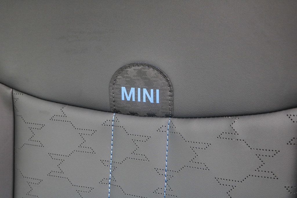 2026 Mini Cooper 4 Door Hardtop S Iconic photo 19