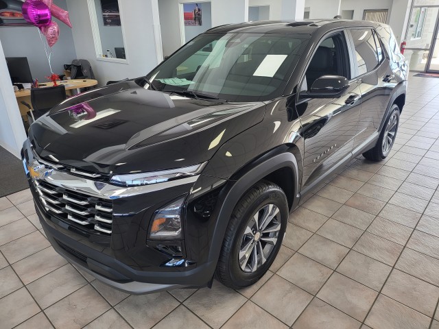 2026 Chevrolet Equinox LT photo 2