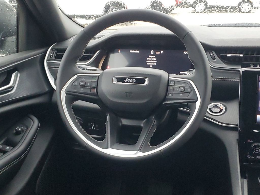 2025 Jeep Grand Cherokee Laredo Altitude photo 23