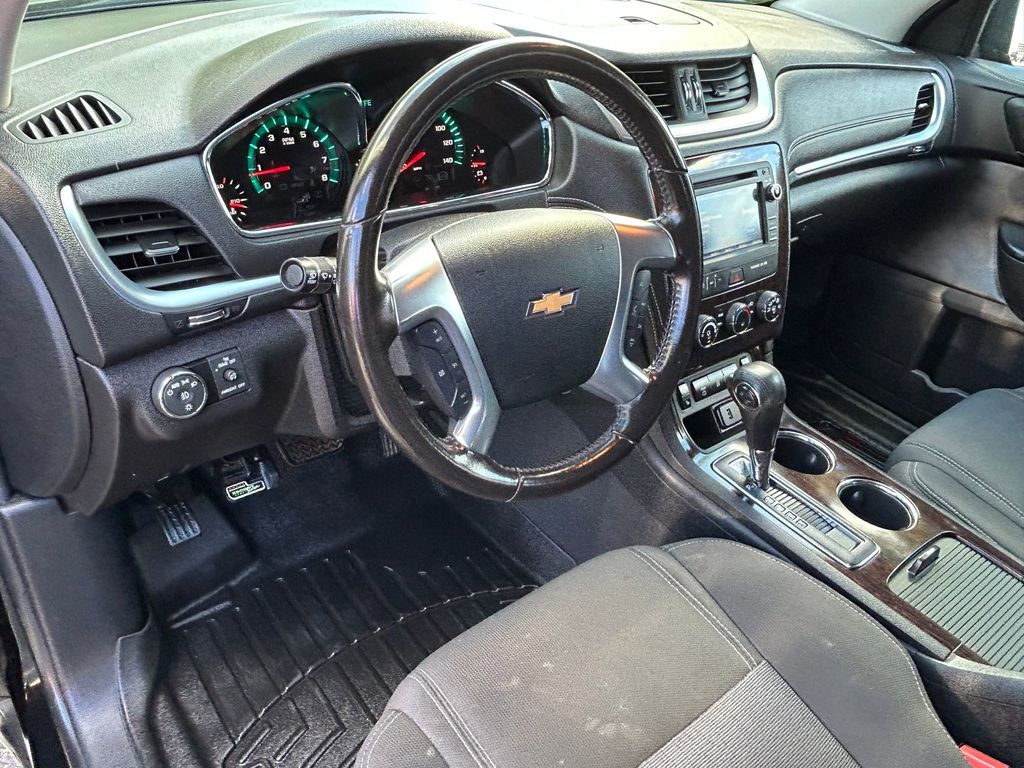2017 Chevrolet Traverse 1LT photo 9