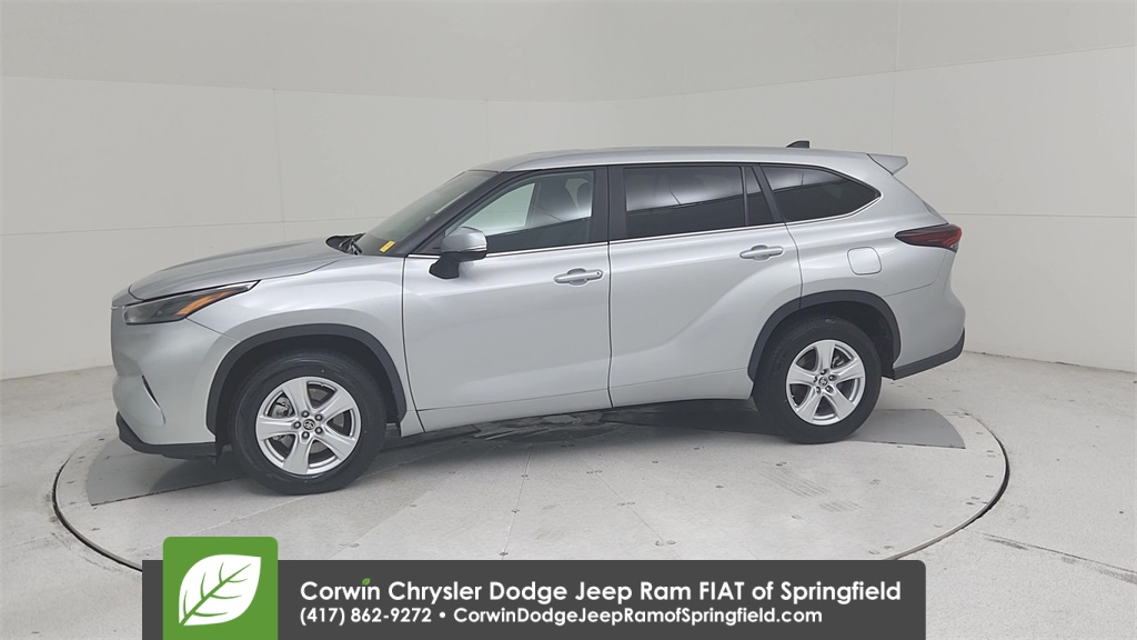 2024 Toyota Highlander LE photo 8