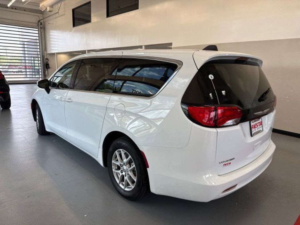 2023 Chrysler Voyager LX photo 6