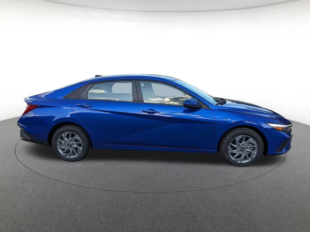 2025 Hyundai Elantra Hybrid Blue photo 3