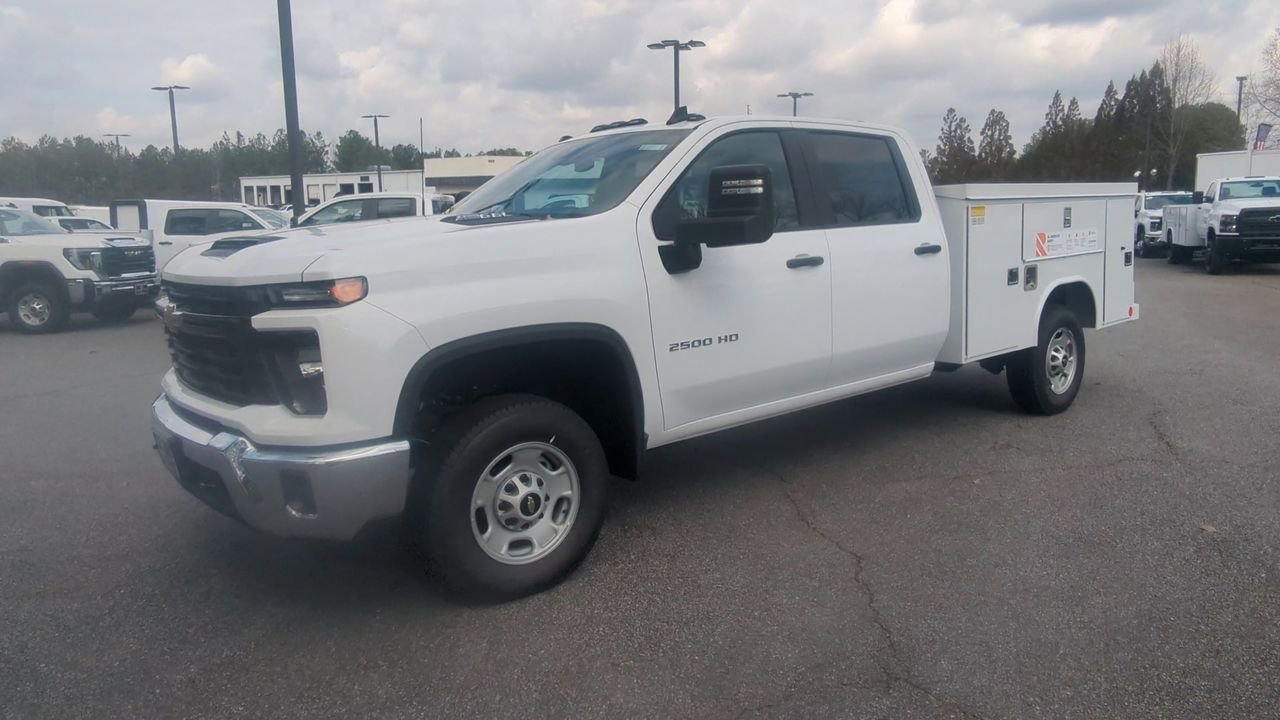 2024 Chevrolet Silverado 2500HD photo 3