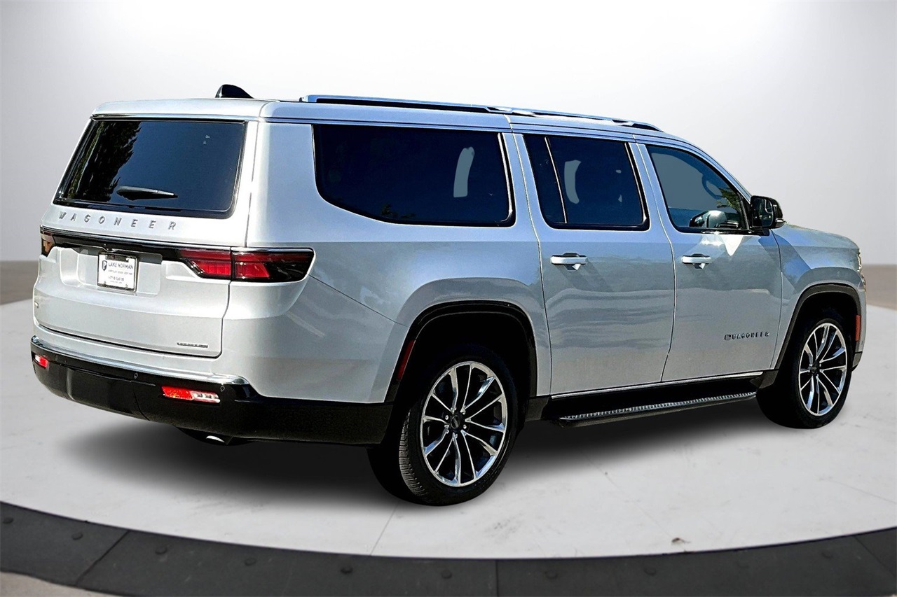 2024 Jeep Wagoneer L Series II photo 8