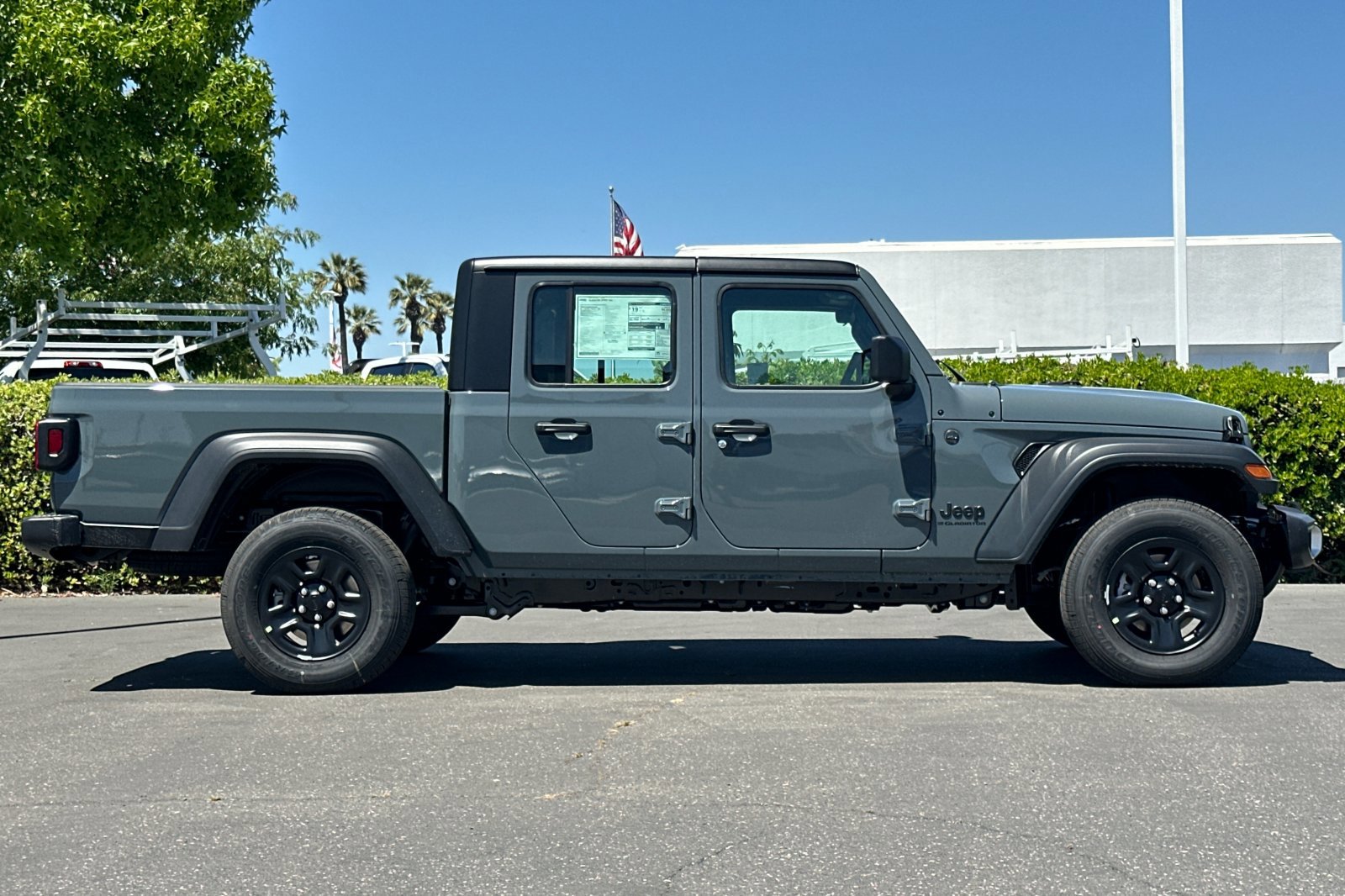 2025 Jeep Gladiator Sport photo 3