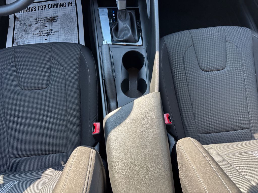2024 Hyundai Elantra SE photo 17