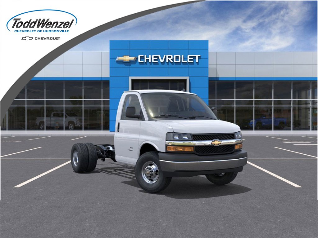 2025 Chevrolet Express Cutaway Base's photo
