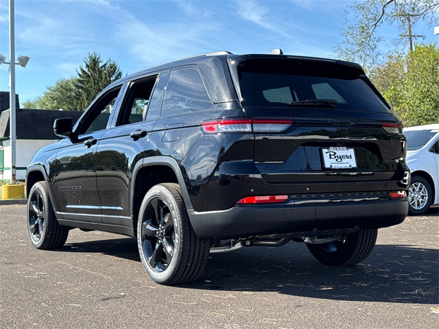 2025 Jeep Grand Cherokee Altitude photo 3