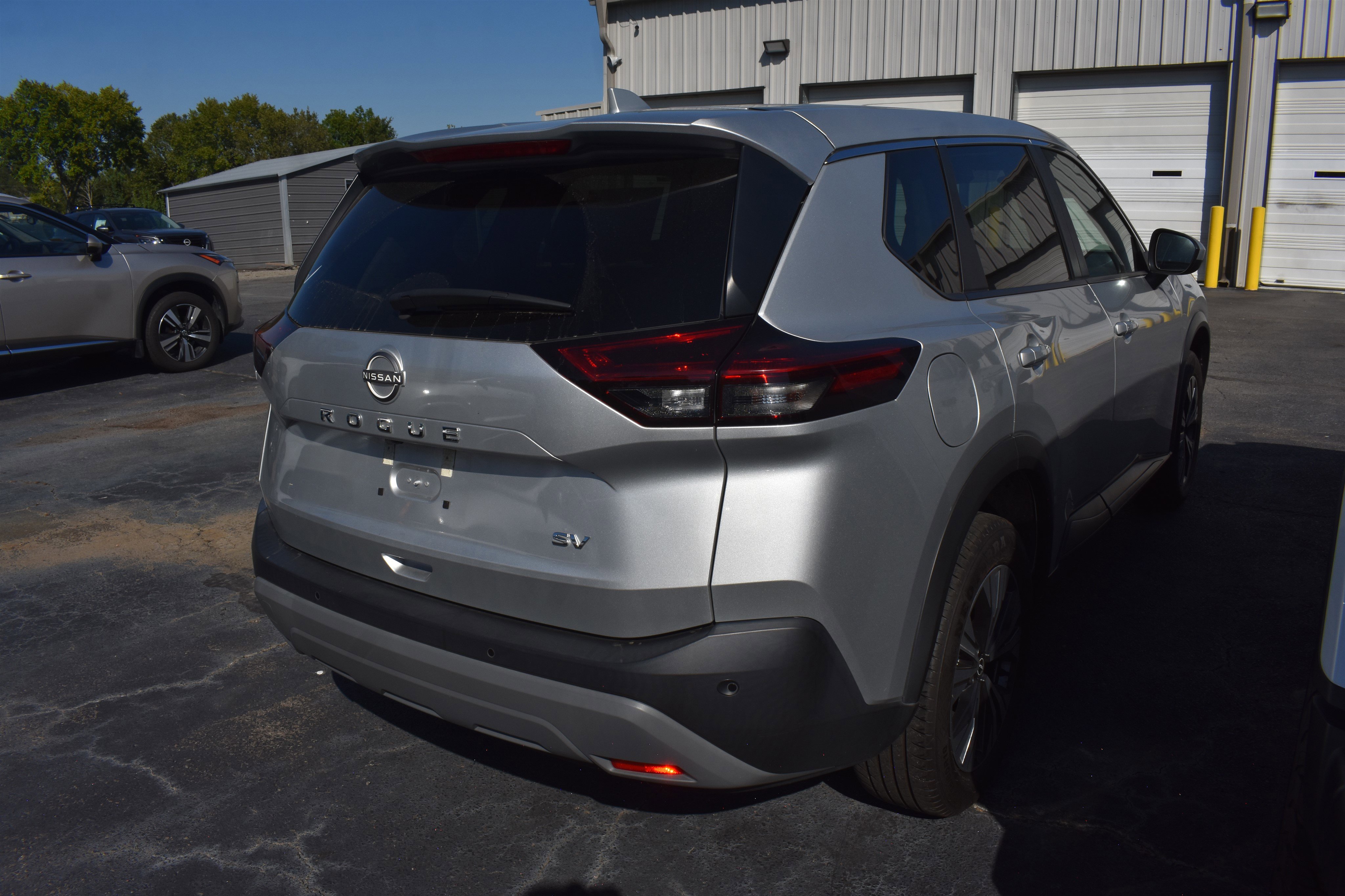 2023 Nissan Rogue SV photo 2
