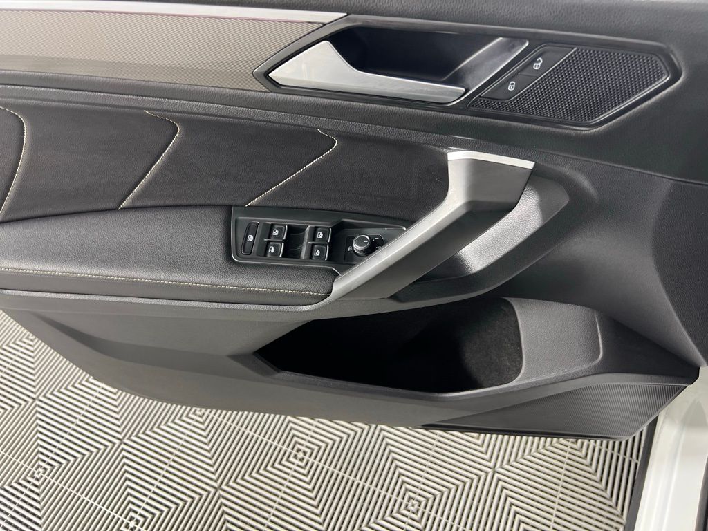 2023 Volkswagen Tiguan SE R-Line Black photo 20