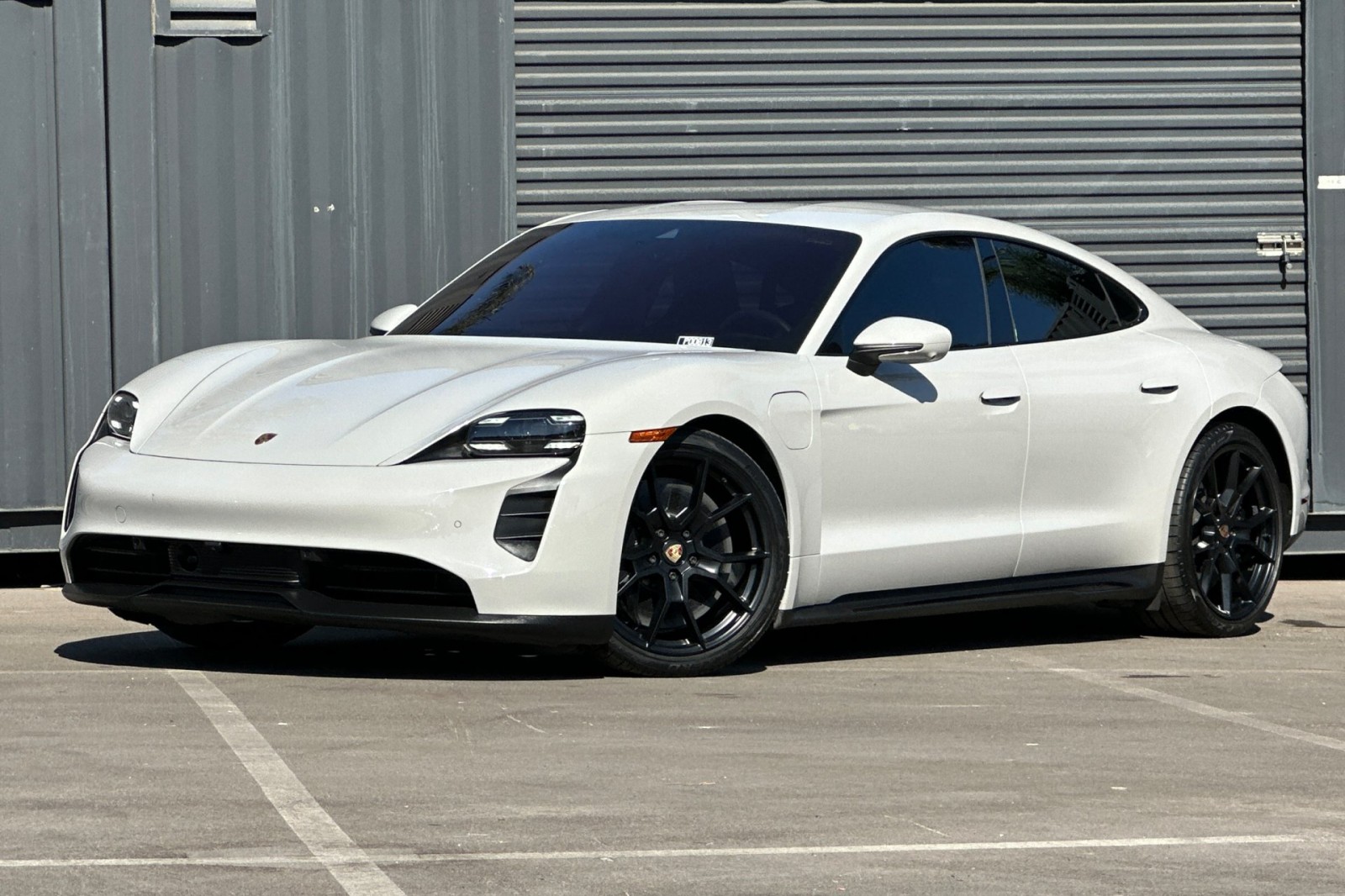 2022 Porsche Taycan GTS photo 2
