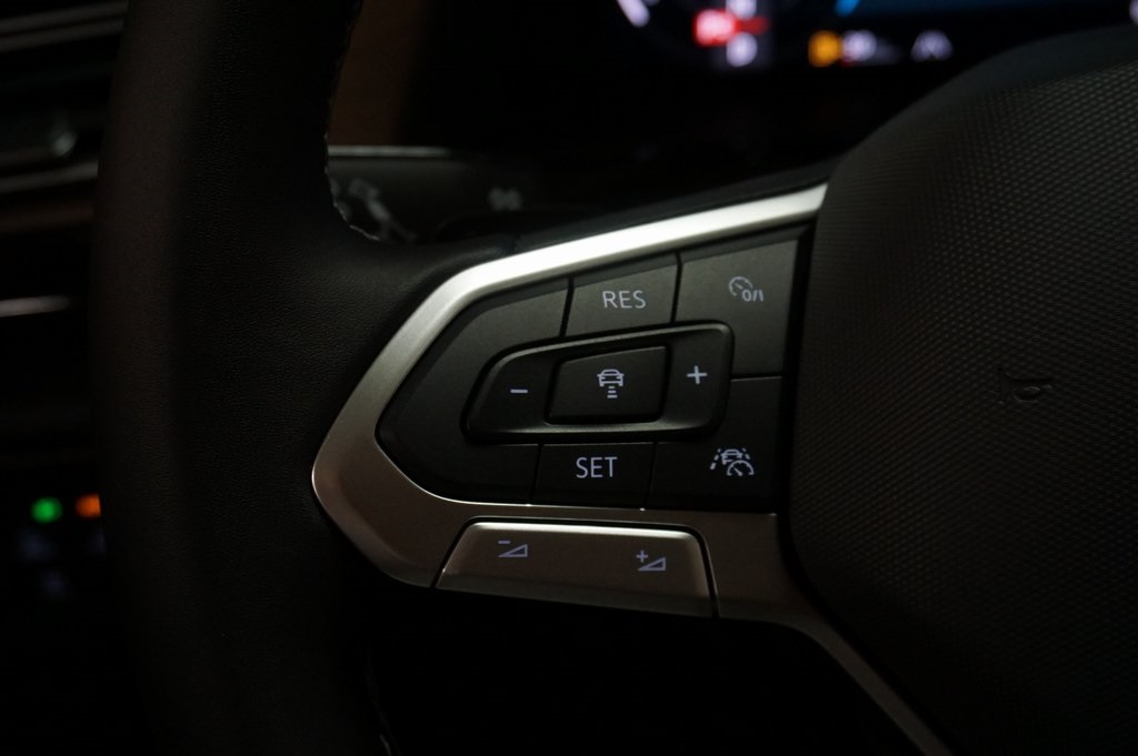 2025 Volkswagen Atlas SE Technology photo 23