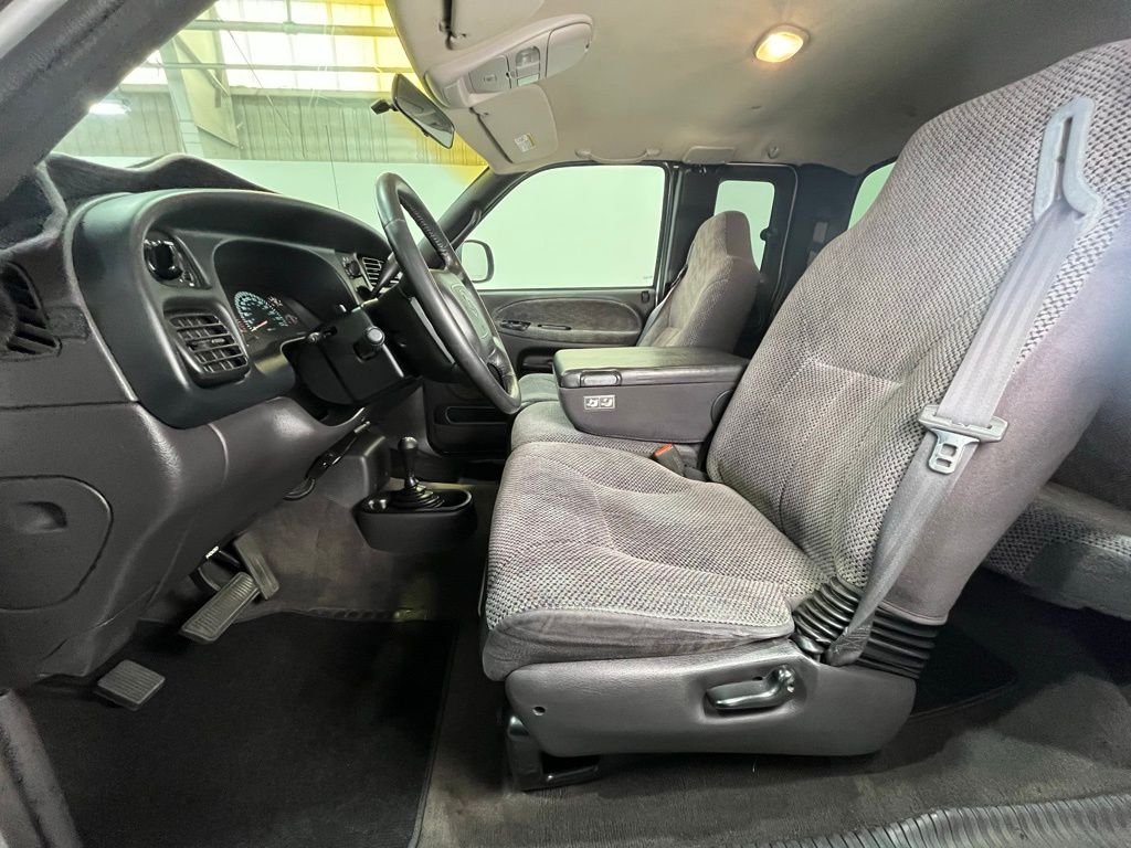 2000 Dodge Ram SLT photo 16