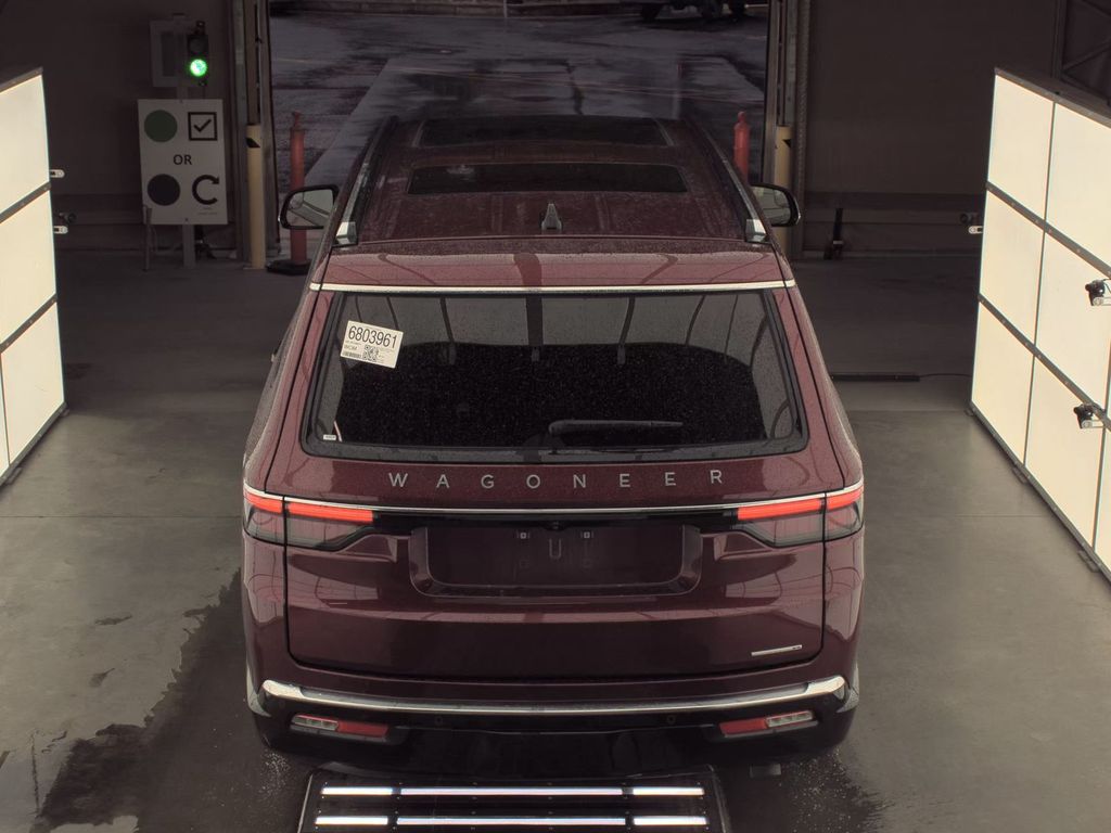 2024 Jeep Wagoneer L Series II photo 9