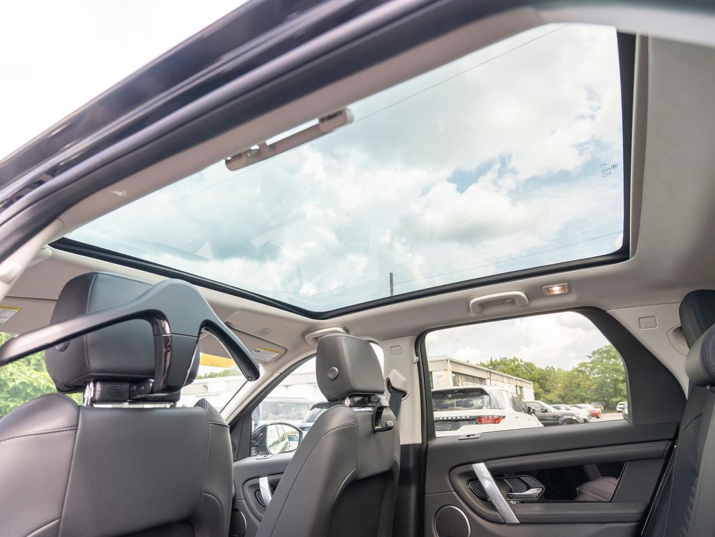 2025 Land Rover Discovery Sport S photo 19