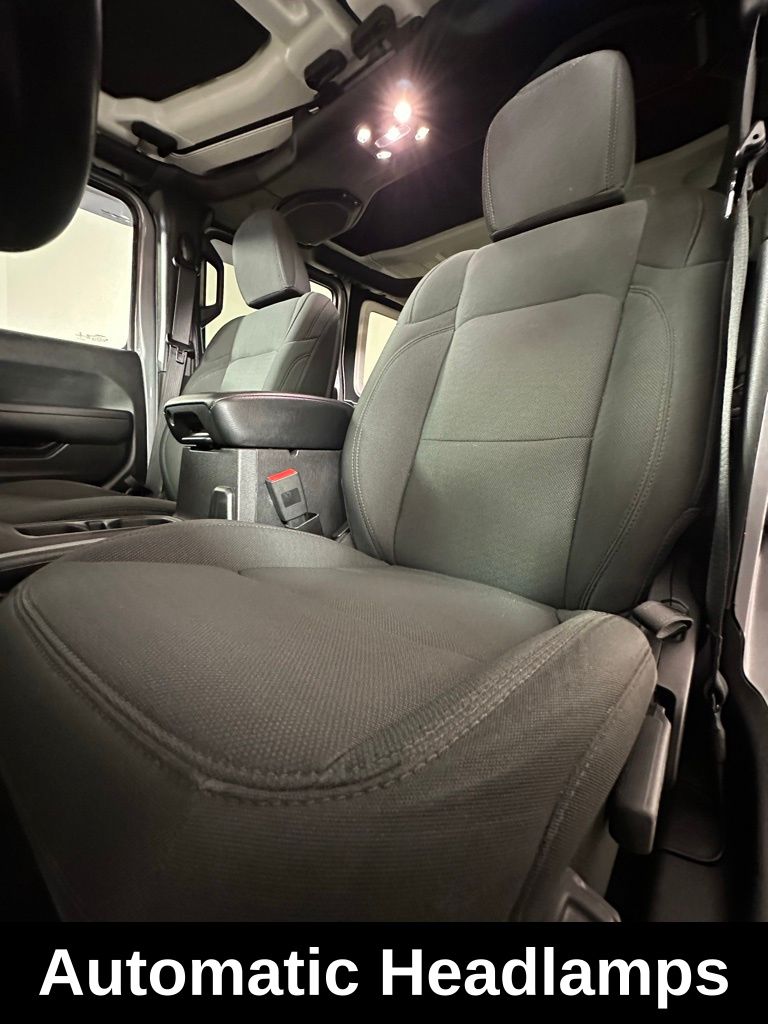 2021 Jeep Wrangler Unlimited Sport Altitude photo 16