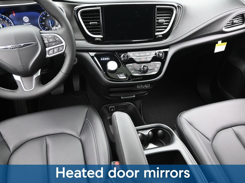 2025 Chrysler Pacifica photo 11