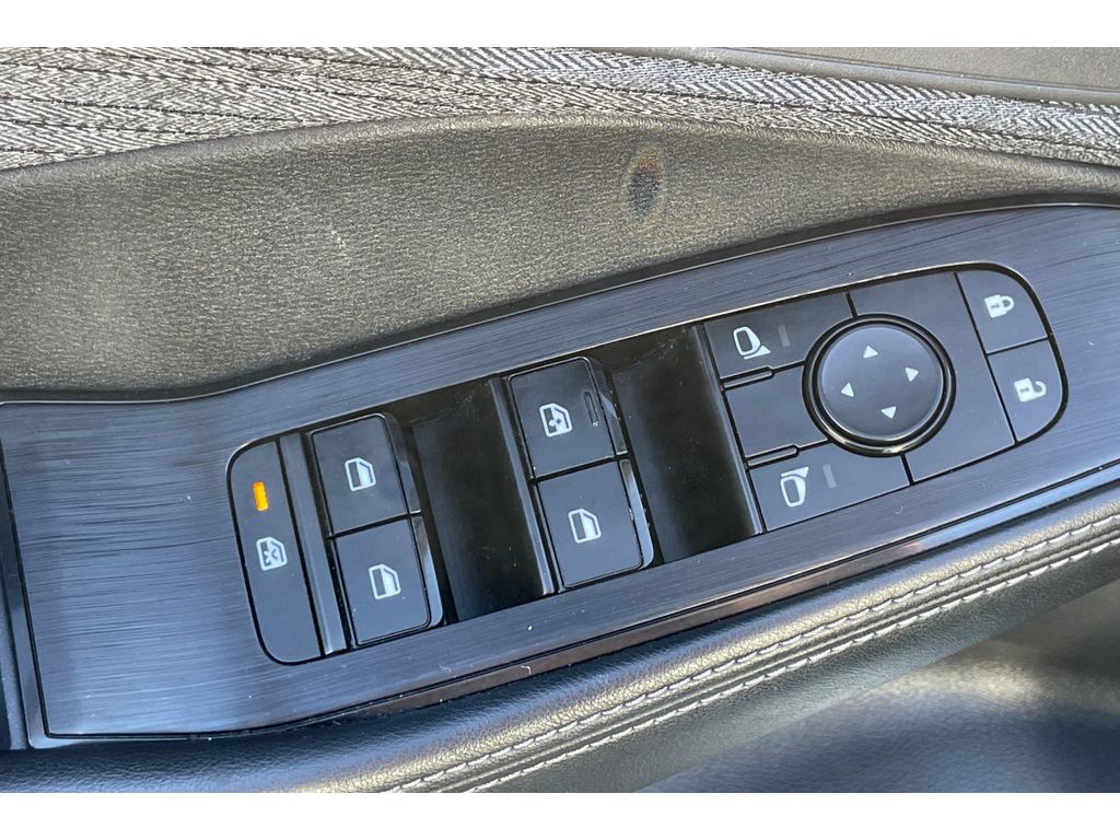 2021 Nissan Rogue SV photo 10