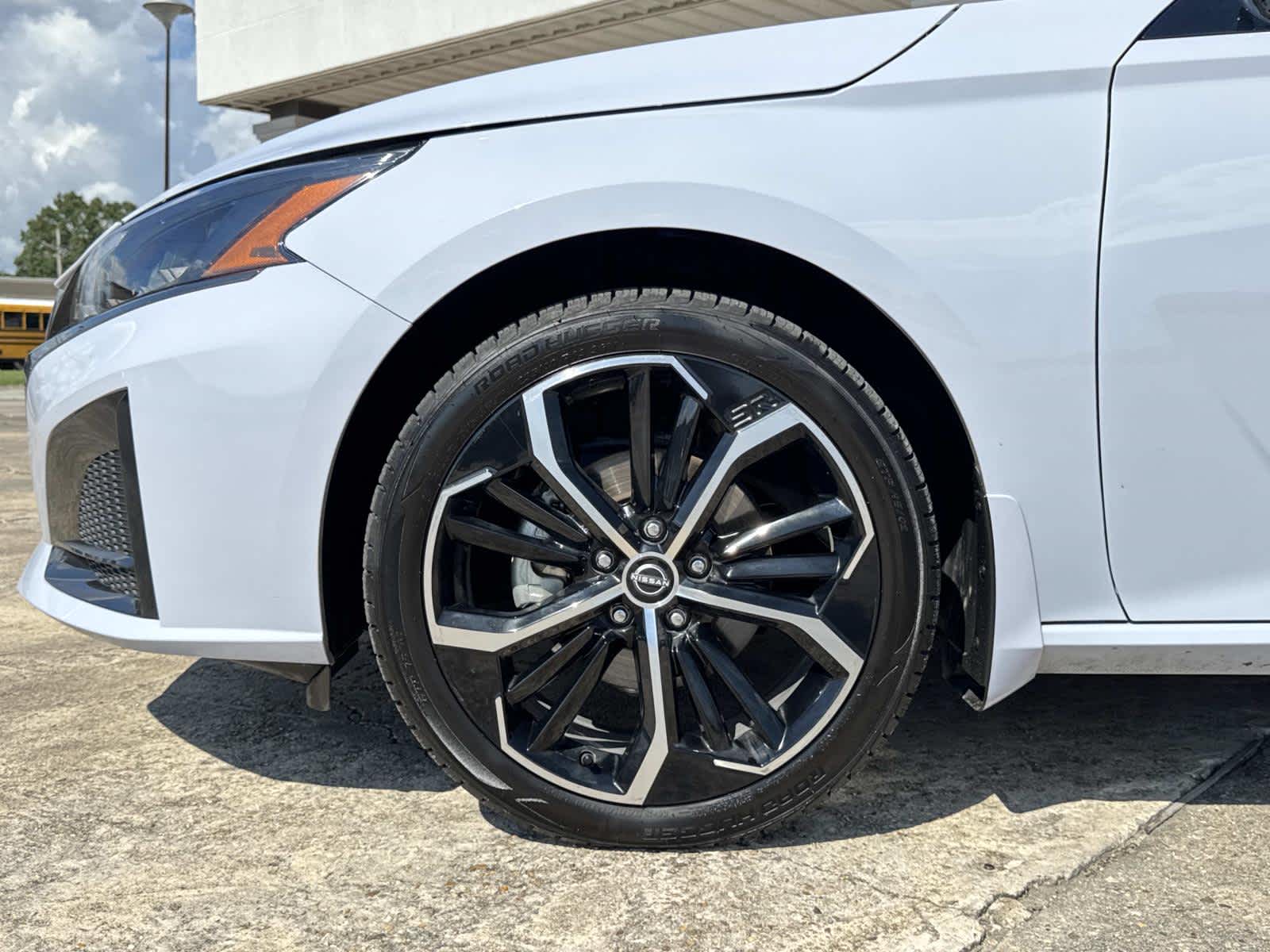 2025 Nissan Altima SR photo 4