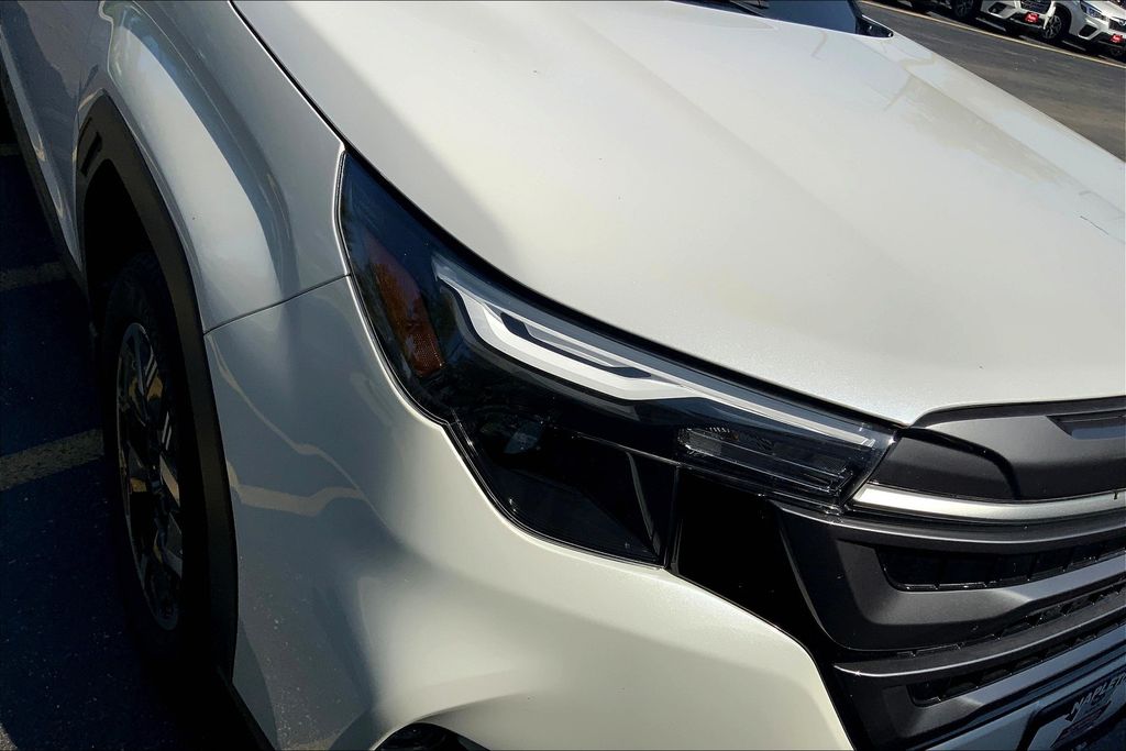 2025 Subaru Forester Premium Base photo 29
