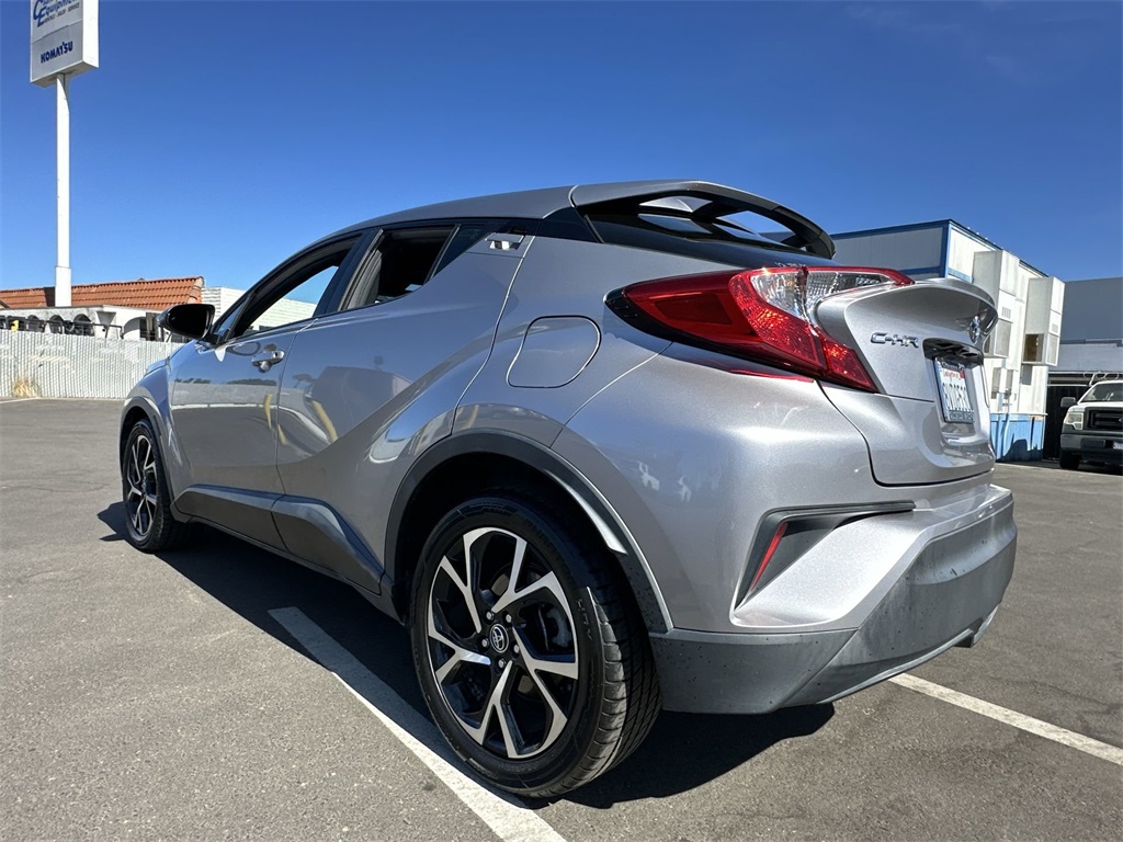 2019 Toyota C-HR XLE photo 32