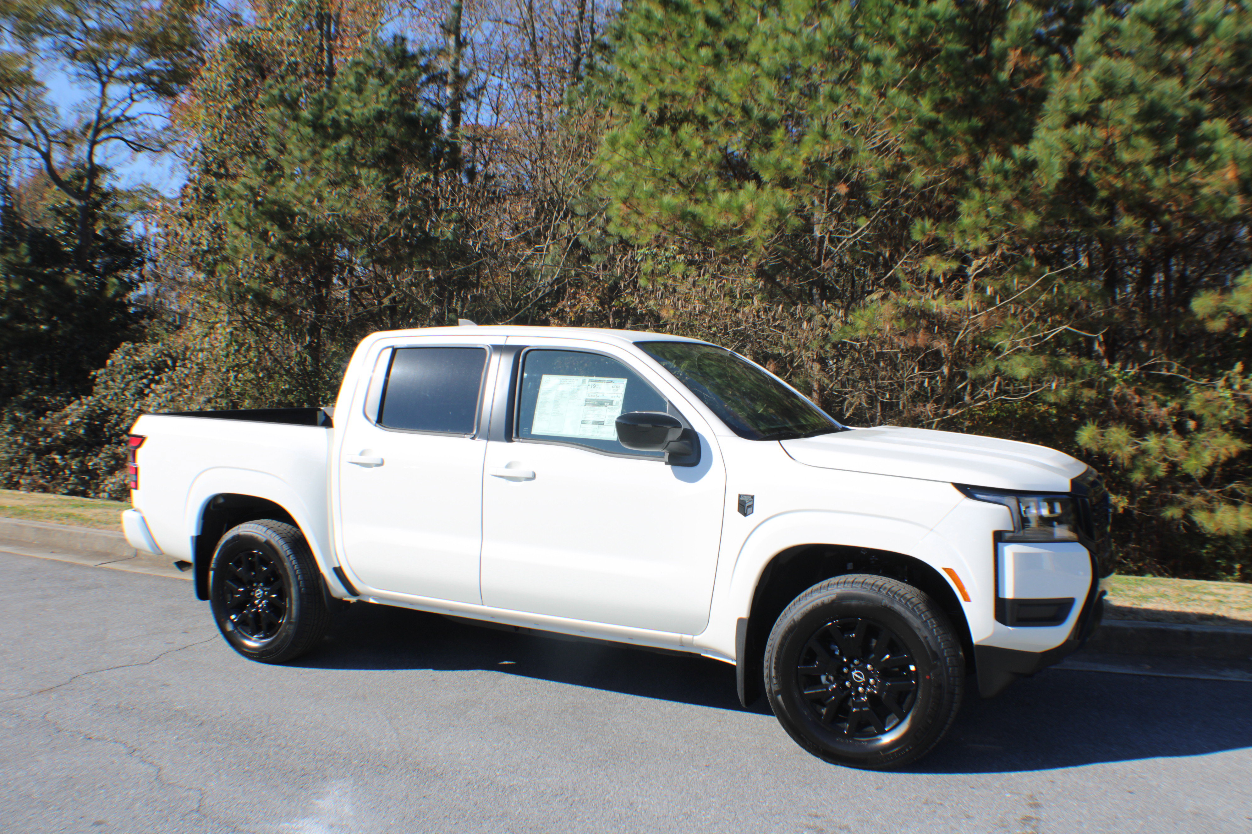 2026 Nissan Frontier SV's photo