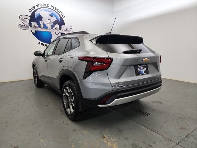 2024 Chevrolet Trax LT photo 3