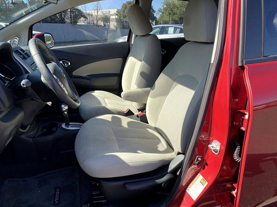 2014 Nissan Versa Note SV photo 12