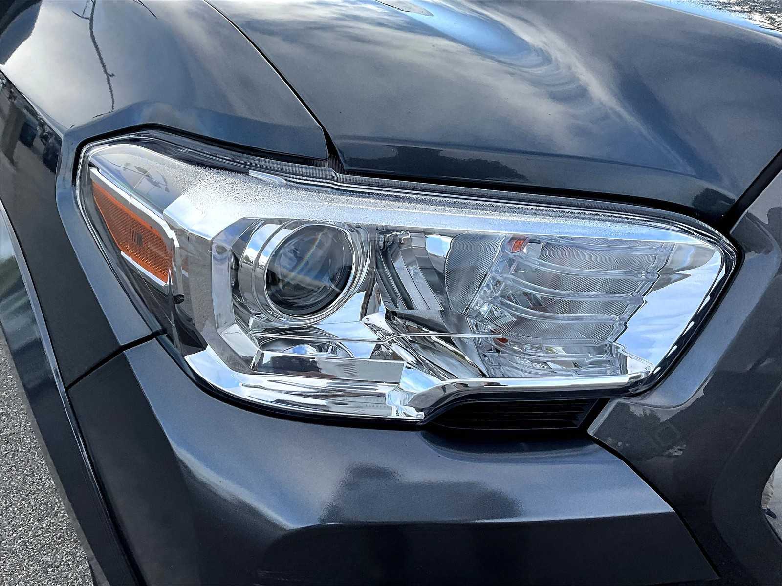 2022 Toyota Tacoma SR5 photo 33