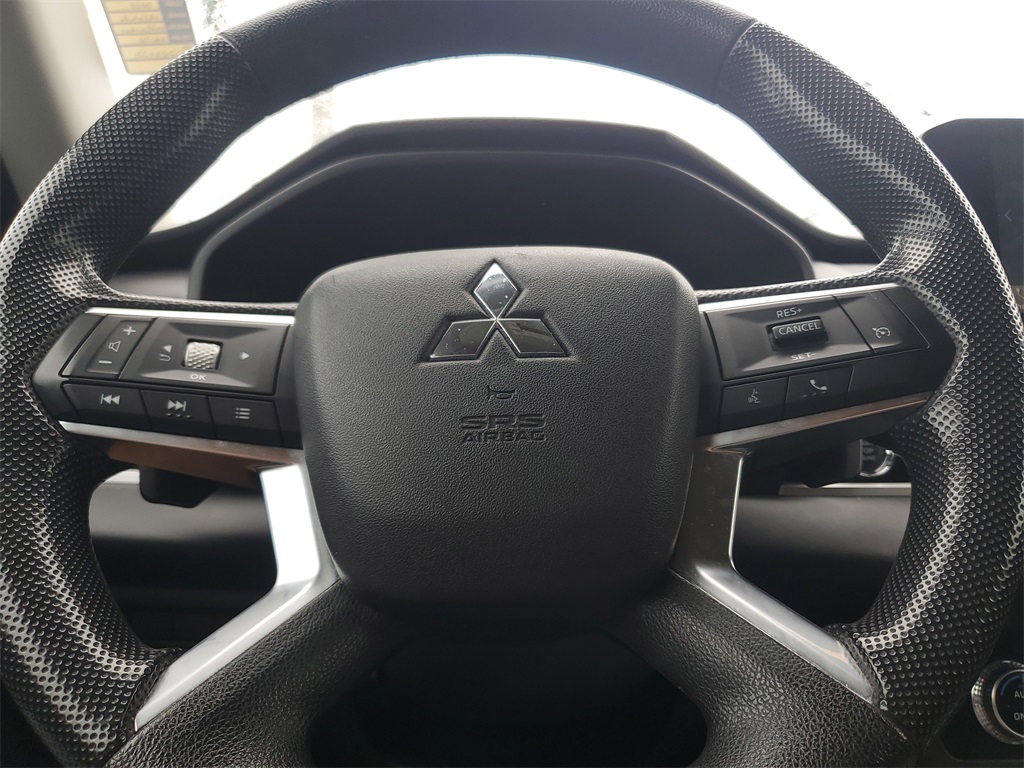 2022 Mitsubishi Outlander ES photo 18