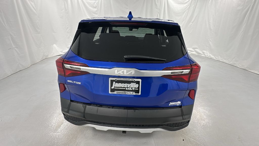 2023 Kia Seltos LX photo 4