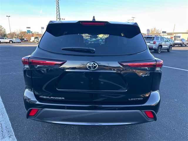 2026 Toyota Highlander Hybrid Limited photo 4