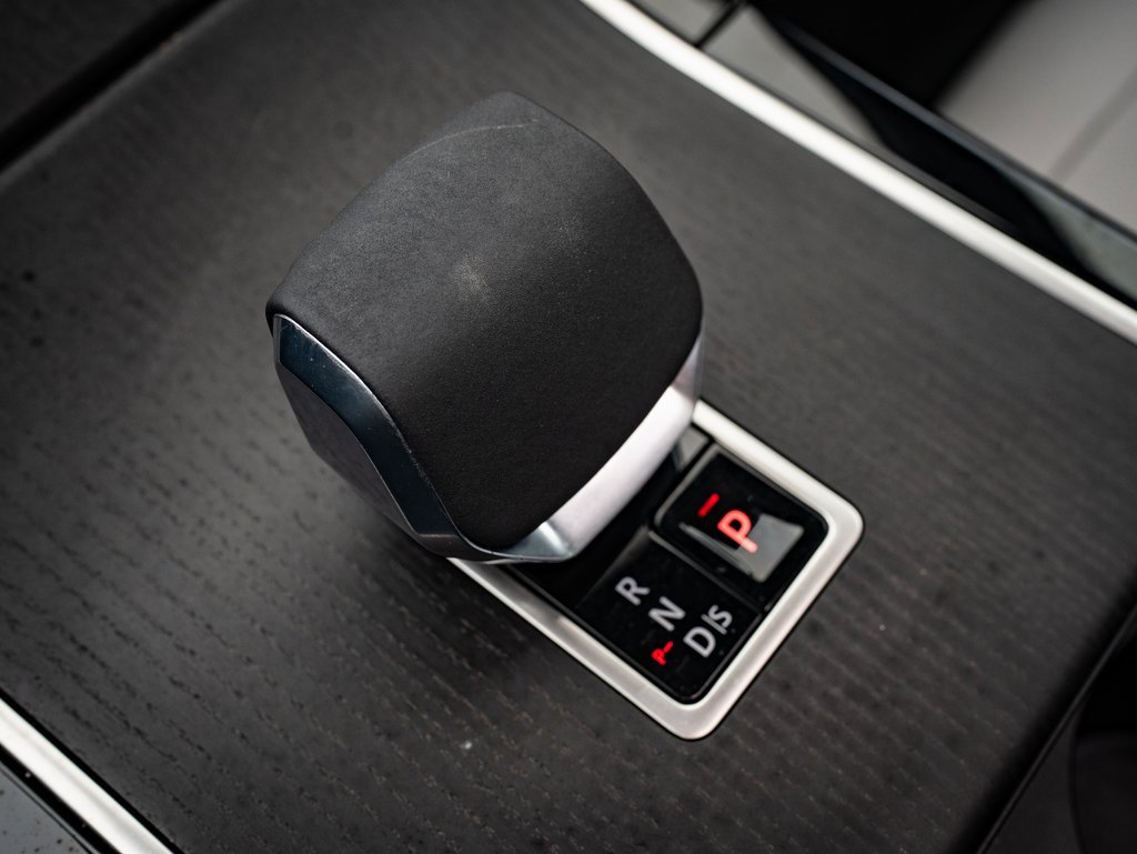 2024 Land Rover Range Rover Velar SE photo 22