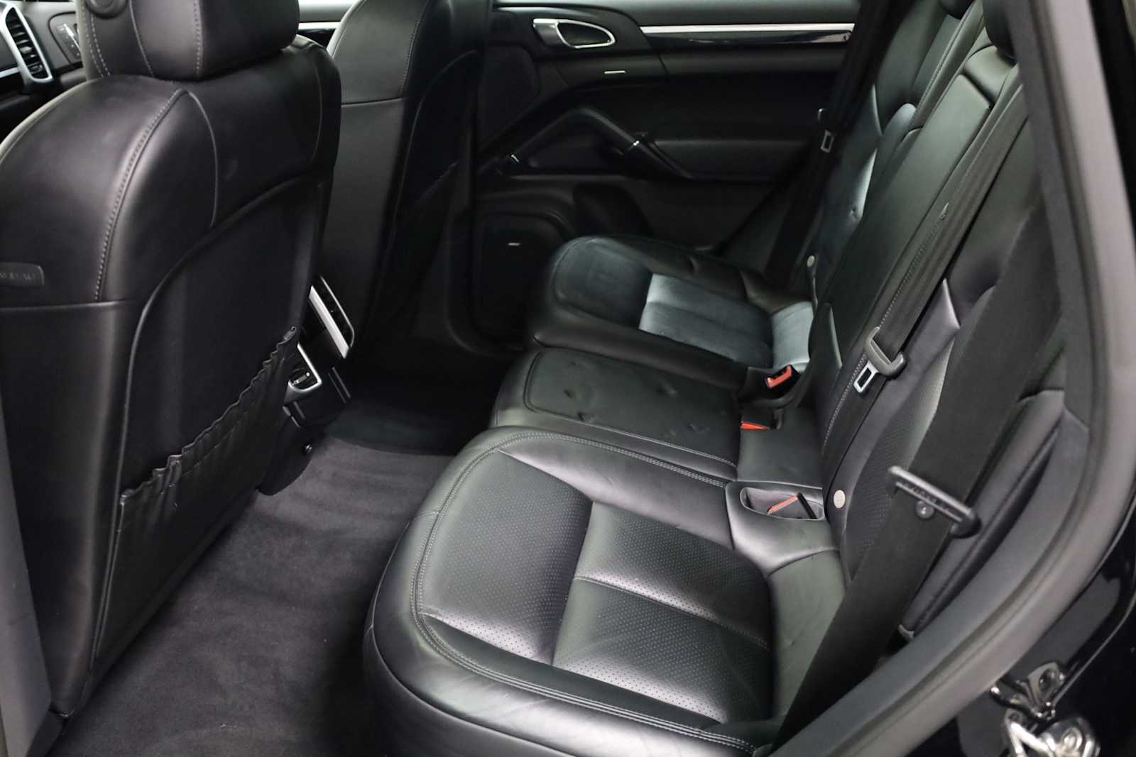 2017 Porsche Cayenne S E-Hybrid Platinum Edition photo 27