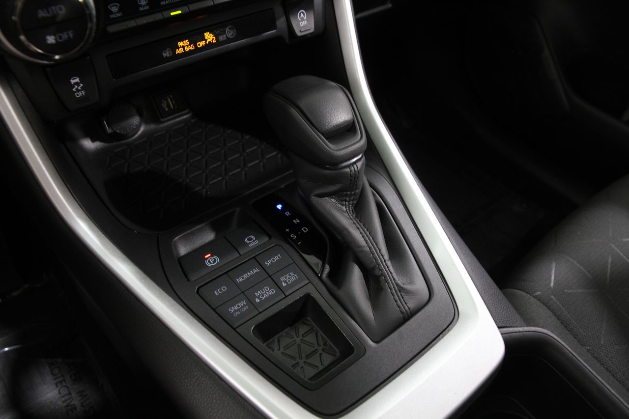 2024 Toyota RAV4 XLE photo 15