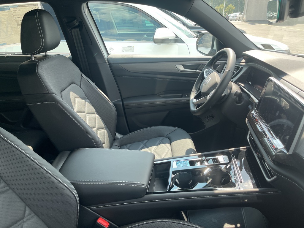2026 Volkswagen Atlas Cross Sport SE Technology photo 3