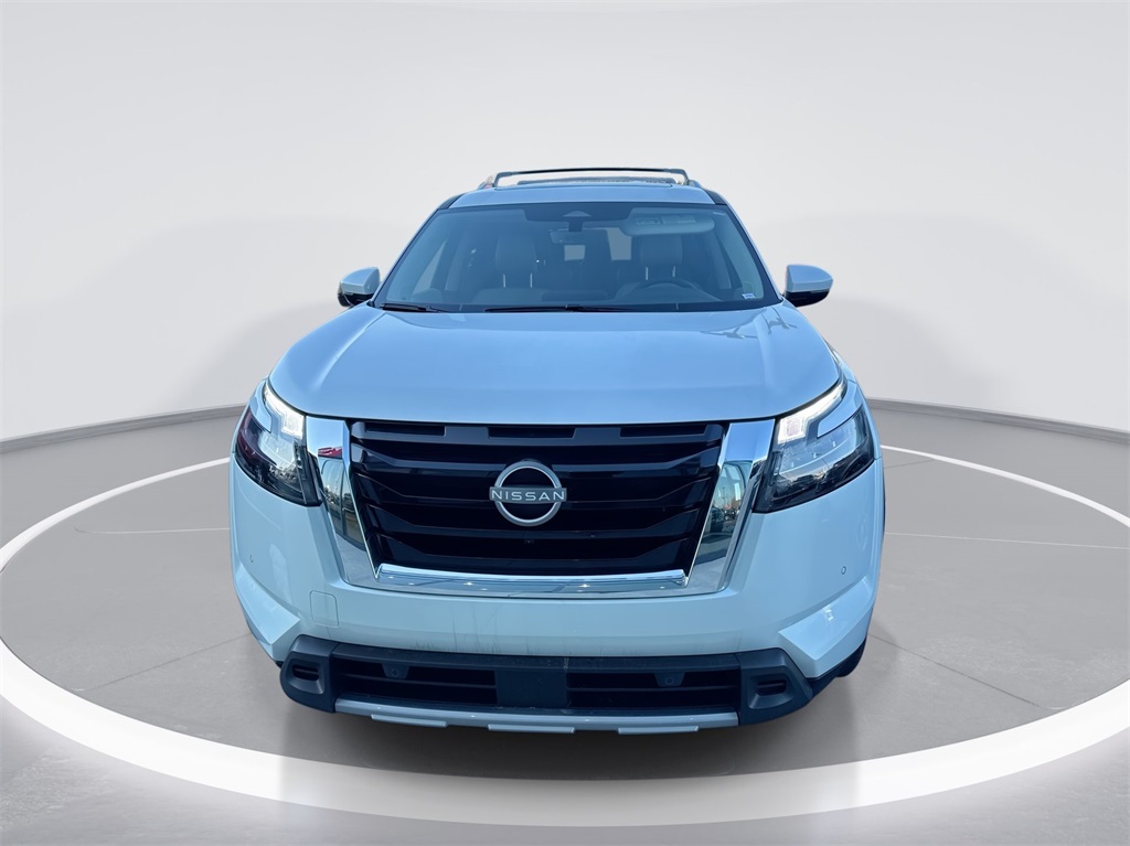 2025 Nissan Pathfinder SL photo 3