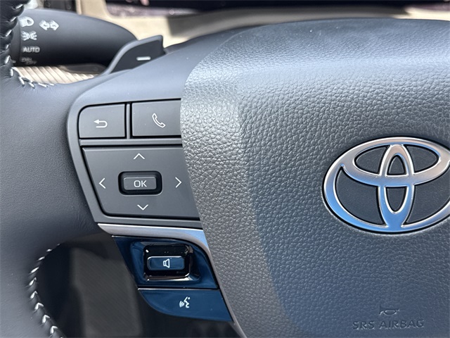 2025 Toyota Camry SE photo 18