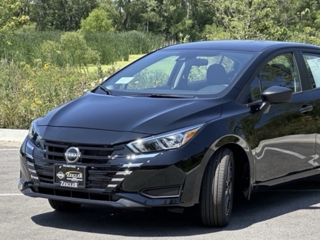 2025 Nissan Versa S photo 5