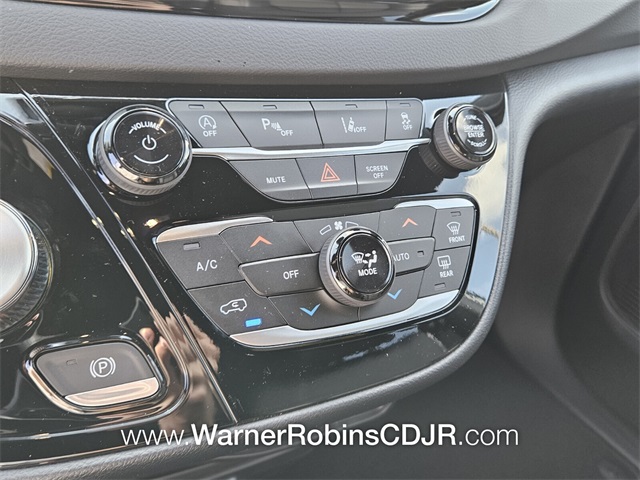 2025 Chrysler Voyager LX photo 21