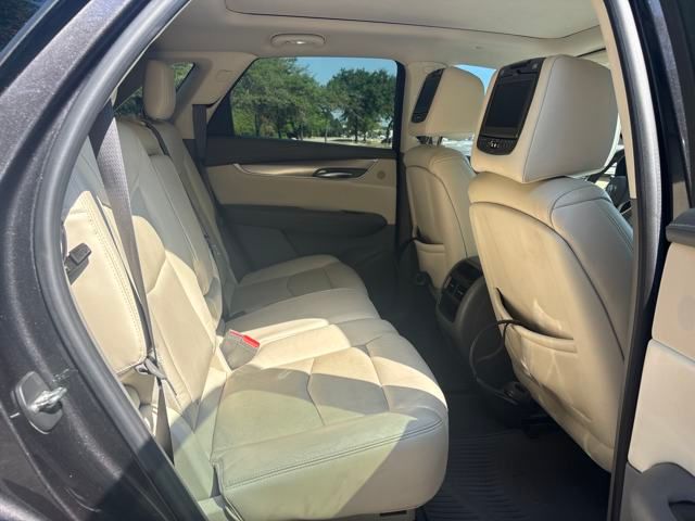 2017 Cadillac XT5 Premium Luxury photo 2